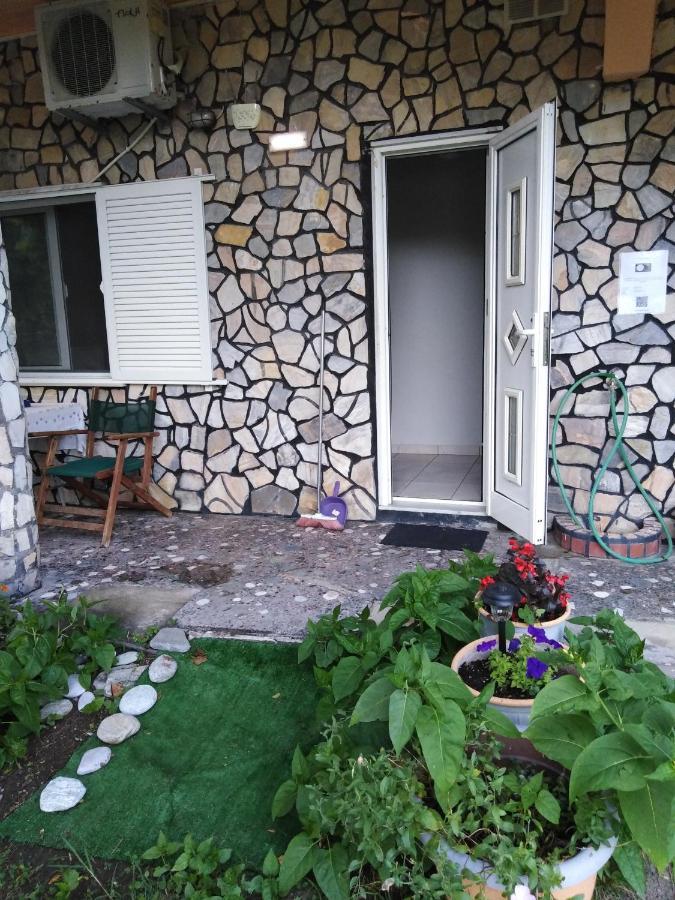 Miltos Rooms Лептокария Екстериор снимка